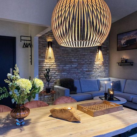 Broncks Apartment 1 - Modern 2-Bedroom In The Heart Of トースハウン エクステリア 写真
