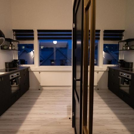 Broncks Apartment 1 - Modern 2-Bedroom In The Heart Of トースハウン エクステリア 写真
