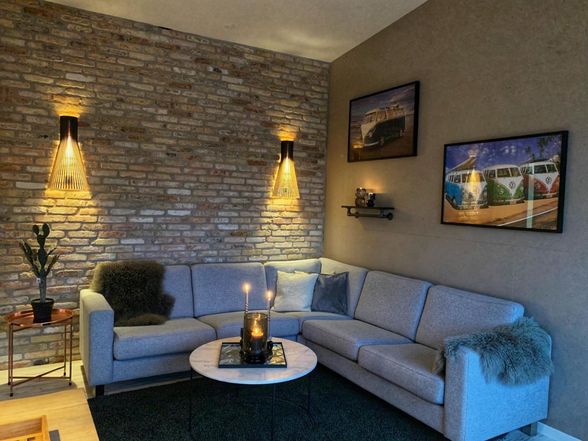 Broncks Apartment 1 - Modern 2-Bedroom In The Heart Of トースハウン エクステリア 写真