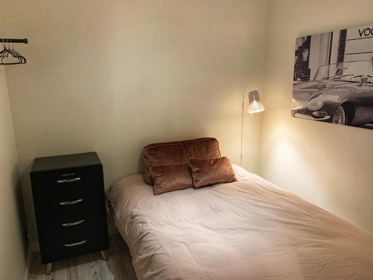 Broncks Apartment 1 - Modern 2-Bedroom In The Heart Of トースハウン エクステリア 写真