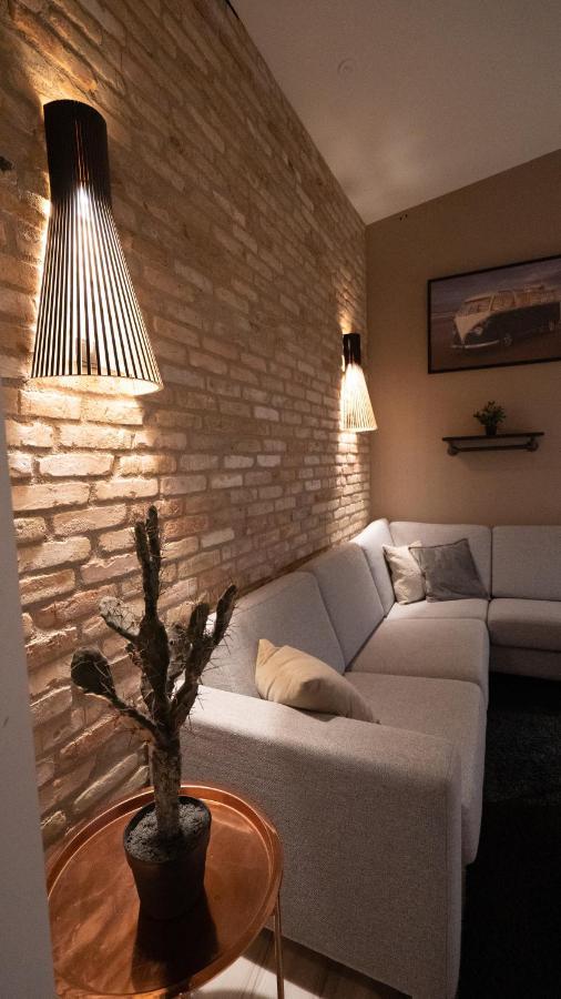 Broncks Apartment 1 - Modern 2-Bedroom In The Heart Of トースハウン エクステリア 写真